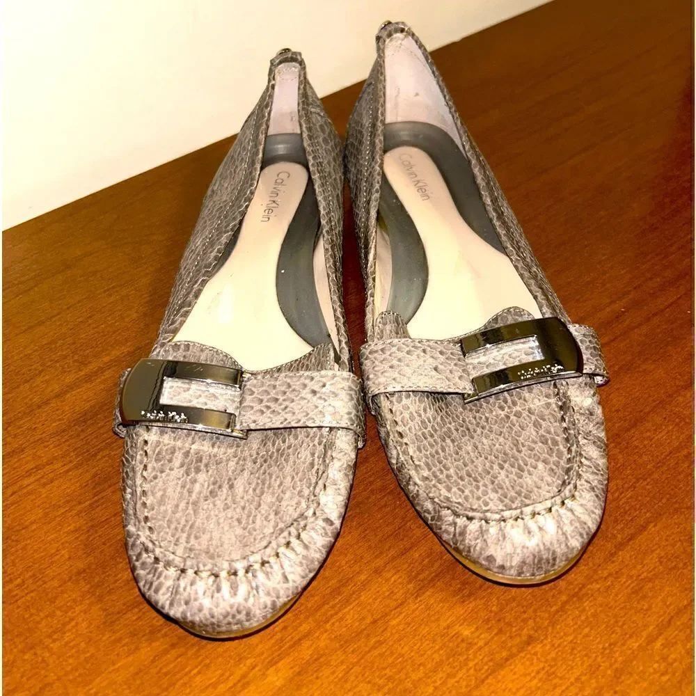 Calvin Klein snakeskin print leather loafers size 9.5!